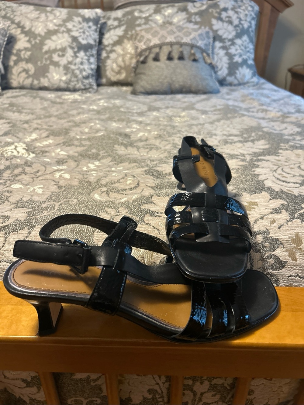 Donald Pliner Women's Kaia Crinkle Patent Heeled Sandal Black 9.5